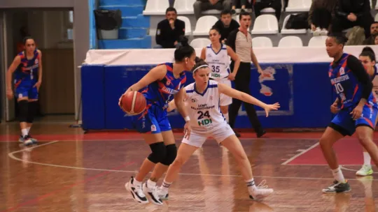 İzmit Belediyespor üst üste 10. kez galip geldi
