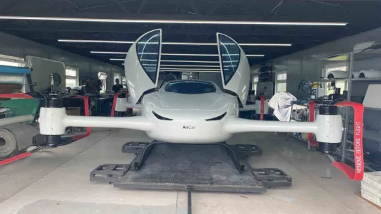Türkiye'nin uçan otomobili havalandı: İnsanlı uçuşlar başladı