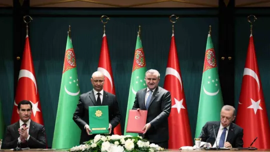Türkiye ve Türkmenistan arasında 13 anlaşma imzalandı