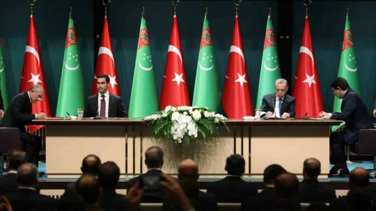 Türkiye ve Türkmenistan arasında 13 anlaşma imzalandı
