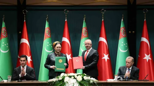 Türkiye ve Türkmenistan arasında 13 anlaşma imzalandı
