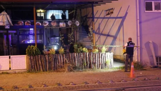 Tuvalet yapma tartışmasında silah ve bıçak çekildi: 3 yaralı!