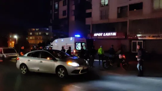 Otomobil ile motosiklet çarpıştı