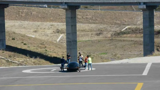Uçan arabalar ilk kez semalarda göründü