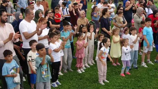 Uçurtmalar babalar için havalandı