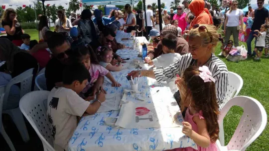 Uçurtmalar babalar için havalandı