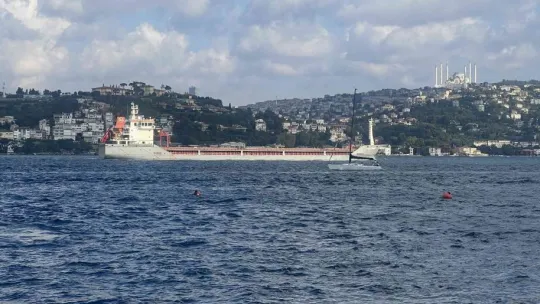 Ukrayna'dan gelen mısır yüklü gemi Derince Limanı'na geliyor