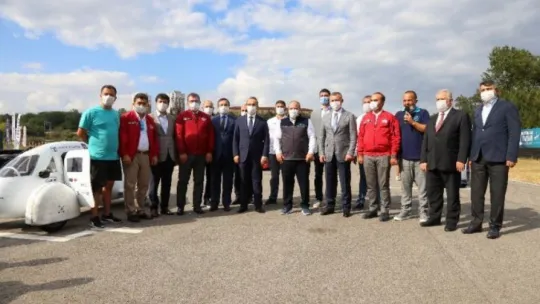 Üniversite öğrencileri tasarladıkları araçlarla İzmit'te yarıştı!