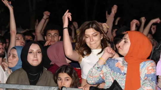 Üniversite öğrencileri Yüksek Sadakat ile coştu