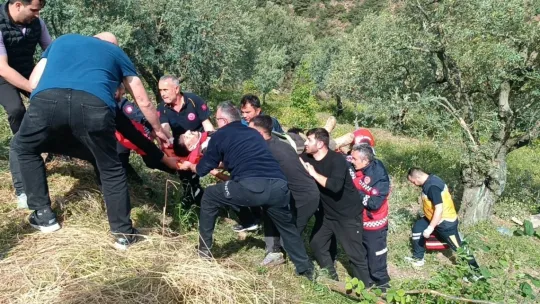 Üniversite öğrencilerini taşıyan tur otobüsü şarampole devrildi: 3'ü ağır 12 yaralı