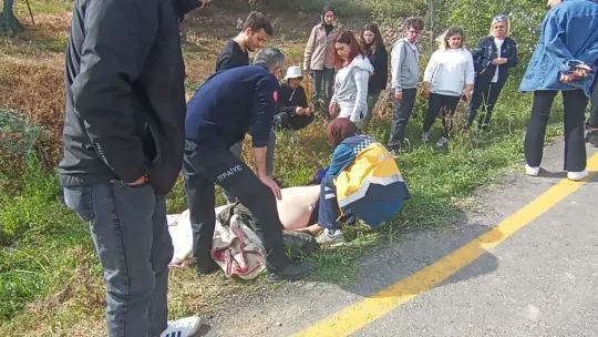 Üniversite öğrencilerini taşıyan tur otobüsü şarampole devrildi: 3'ü ağır 12 yaralı
