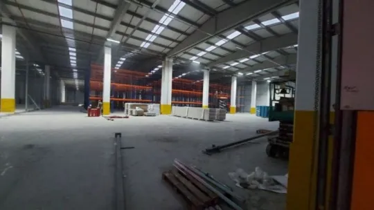 Ünlü alışveriş firmalarının deposunda yangın!