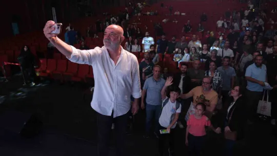 Ünlü oyuncu Ercan Kesal, Kocaeli'de sevenleriyle buluştu