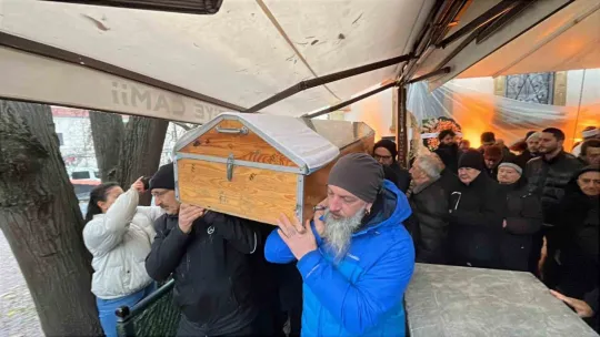 Ünlü oyuncunun babası İzmit'ten son yolculuğuna uğurlandı