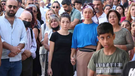Ünlü oyuncudan annesine en acı görev