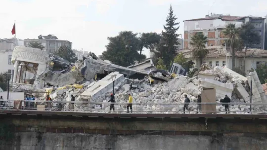 Depremzedeler için canlı yayında yardım kampanyası yapacaklar