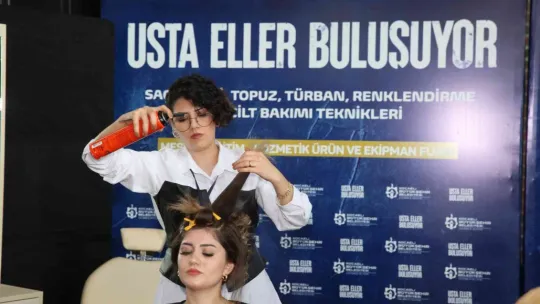 Usta kuaförler hünerlerini fuarda sergiledi