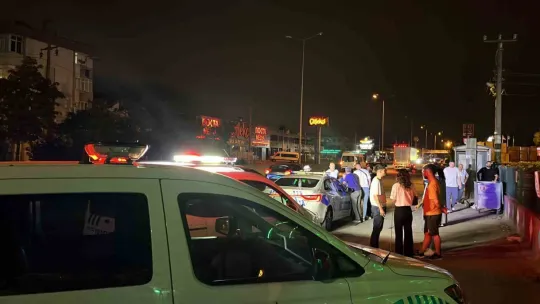 Üstgeçitten aracın üstüne düşen çocuk hayatını kaybetti