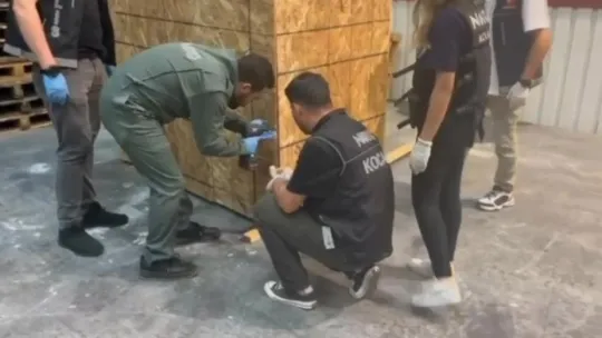 Uyuşturucu operasyonunda tırda 345 kilo skunk ele geçirildi