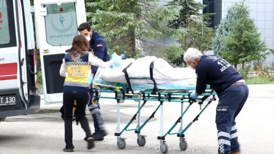 Üzerine benzin dökerek yakan genç helikopterle Kocaeli'ne sevk edildi
