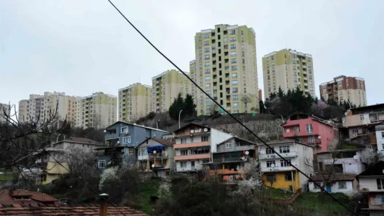 'Kocaeli'de ağır hasarlı binaların sayısı çok azaldı'
