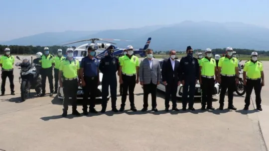 Vali ve emniyet müdürü helikopterle TEM'deki bayram trafiğini denetledi