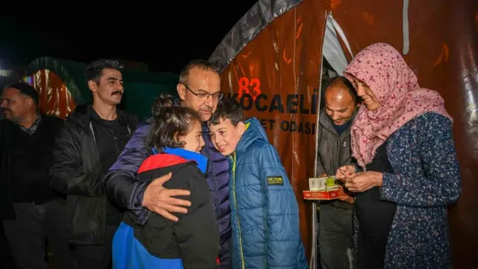 Vali Yavuz bayramı deprem bölgesi Kahramanmaraş'ta geçiriyor