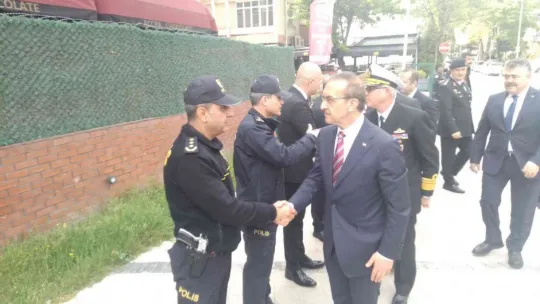 Vali Yavuz polis ve jandarma ekipleriyle bayramlaştı