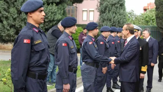 Vali Yavuz polis ve jandarma ekipleriyle bayramlaştı