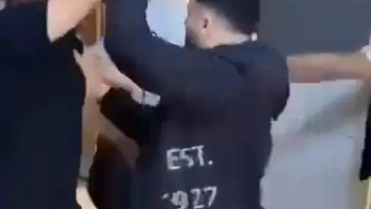 Vali Yavuz, şiddetin yaşandığı ilkokulu ziyaret etti: Her daim yanınızdayım