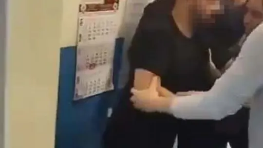 Vali Yavuz, şiddetin yaşandığı ilkokulu ziyaret etti: Her daim yanınızdayım