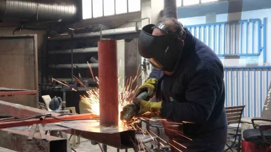 Variller depremzedeler için sobaya dönüşüyor