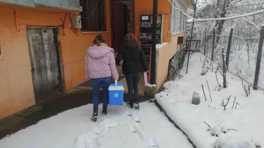 Mobil aşı ekipleri kar kış dinlemiyor