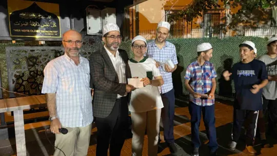 Vefa gecesinde Kur'an kursu öğrencileri ödüllerini aldı