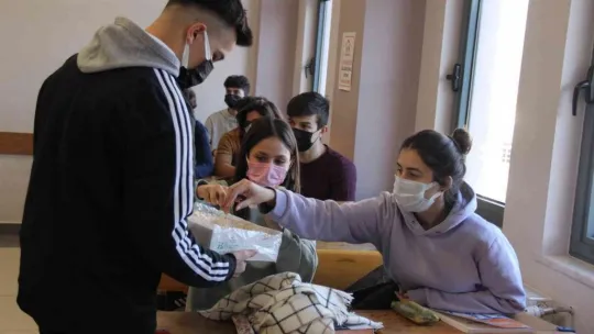 Vefat eden öğretmene öğrencilerden 'vefa' örneği