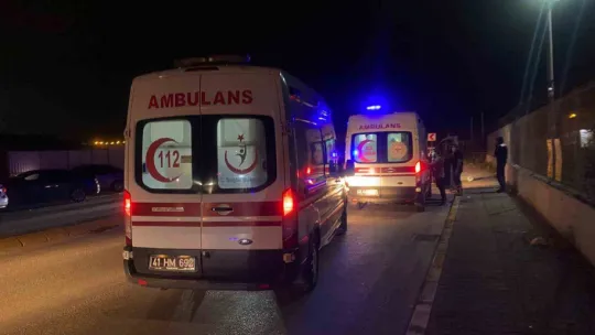 Virajı alamayan otomobil karşı şeride geçti: 5 yaralı