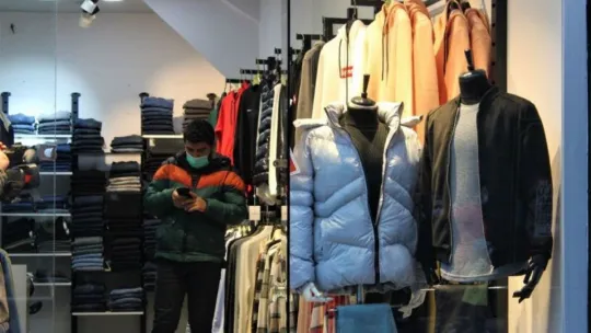 Virüs giyim sektörünü vurdu, kışlıklar tezgahlarda kaldı 