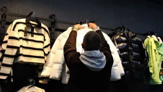 Virüs giyim sektörünü vurdu, kışlıklar tezgahlarda kaldı 