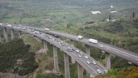 Viyadük ve rampalarda bayram trafiği yoğunluğu