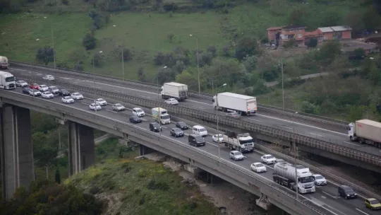 Viyadük ve rampalarda bayram trafiği yoğunluğu
