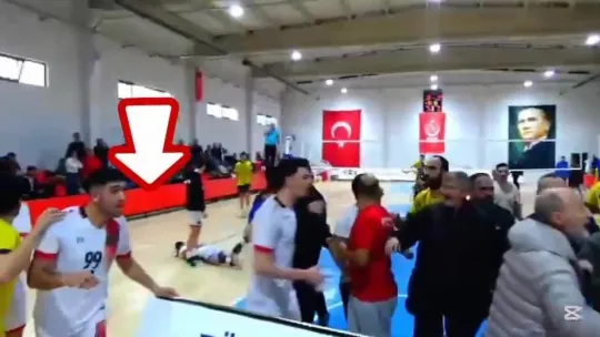 Voleybolculara taraftarlar saldırdı: 3 sporcu yaralandı