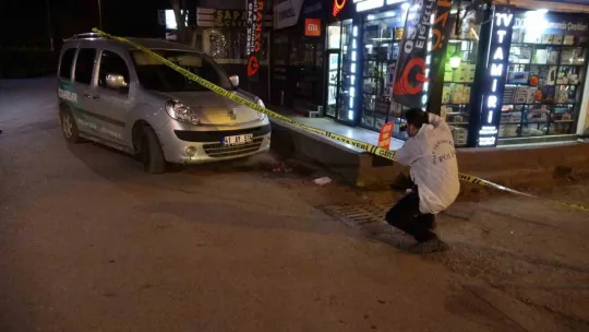 Yabancı uyruklu grubun bıçaklı kavgasında kan aktı