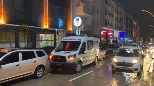 Kadın, otel odasında kanlar içinde ölü bulundu