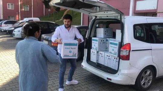 Yabancı uyruklu öğrencilere gıda kolisi dağıtıldı