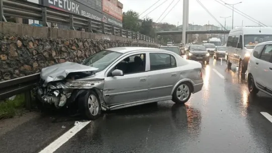 Otomobil bariyerlere çarptı: 1 yaralı