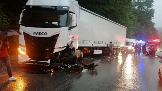 Yağışlı hava kazayı beraberinde getirdi: 6 yaralı