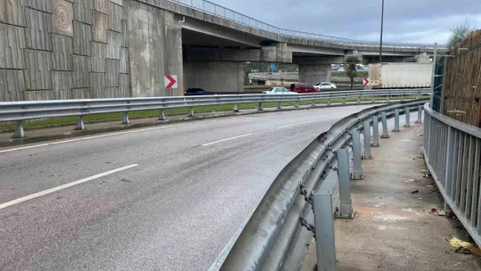 Yağışlı havada bariyere çarpan motosikletin sürücüsü hayatını kaybetti