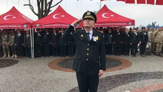 Yağmur altında Polis Günü kutlaması
