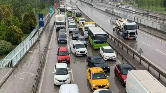 Yağmur kazayı beraberinde getirdi