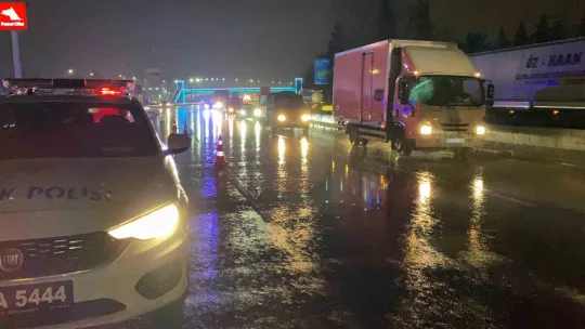 İşçi servisi bariyere çarptı: 1 yaralı